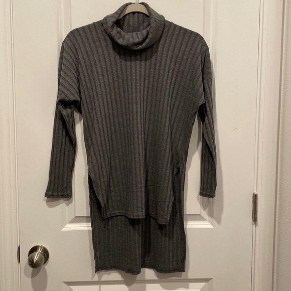 Boohoo Turtle Neck Tunic Size 2 - Picture 1 of 5